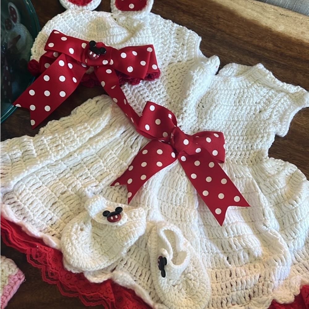•SOLD• Polka Dot Red and White Minnie Mouse Crochet outfit newborn
